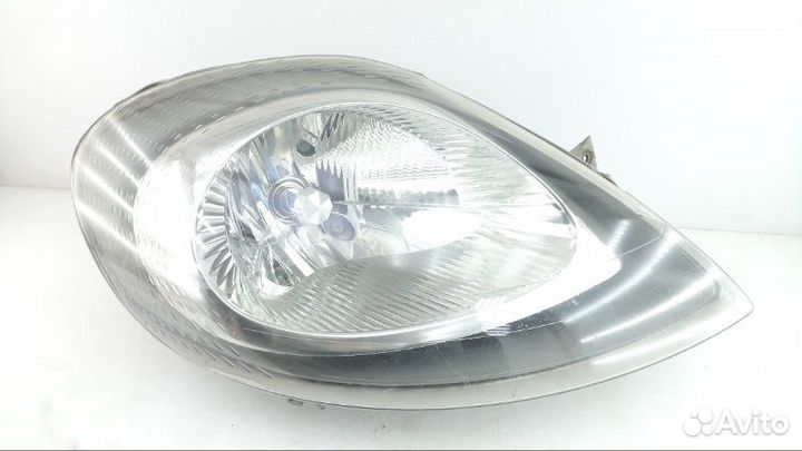 Фара правая Opel Vivaro F9Q 2003