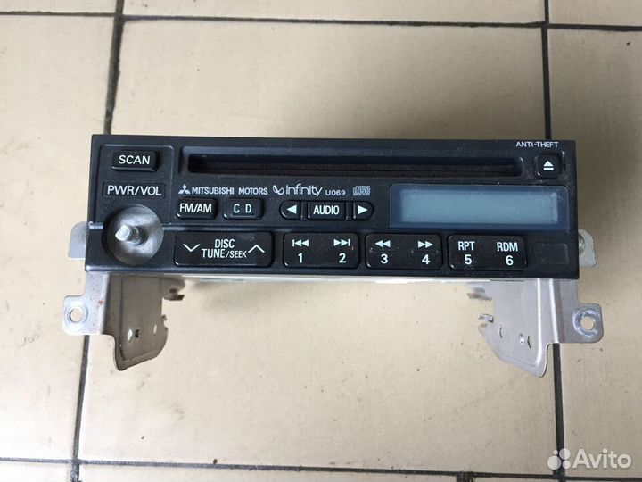 Штатная магнитола Mitsubishi Montero Sport 1