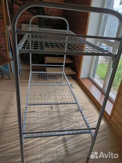 Двухъярусная кровать металлическая