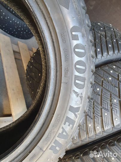 Goodyear Ultragrip Ice Arctic 235/50 R17