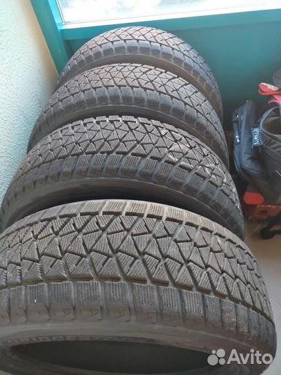 Bridgestone Blizzak DM-V2 275/50 R22 111T