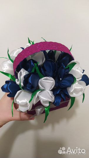 Корзина цветов из атласных лент