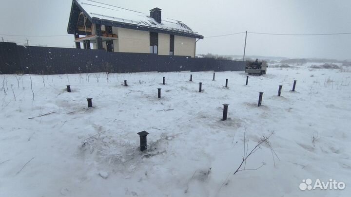 Фундамент для дома из пеноблока / Винтовые сваи