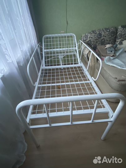 Кровать для лежачих больных с бортами