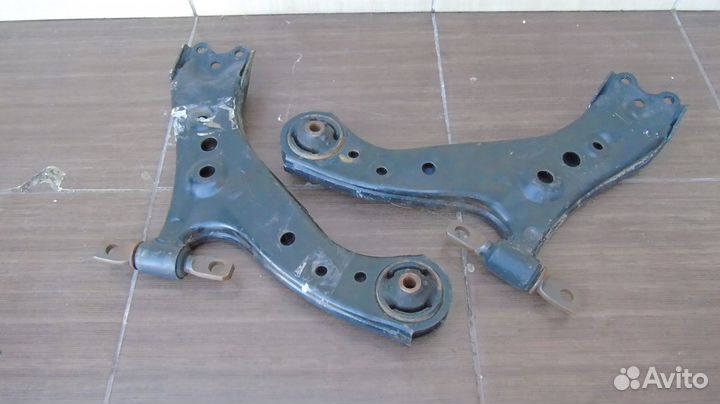 Рычаг передний Тойота Рав 4 50