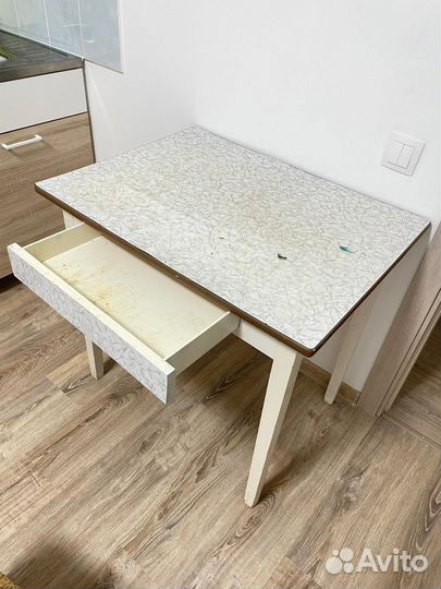 Кухонный стол