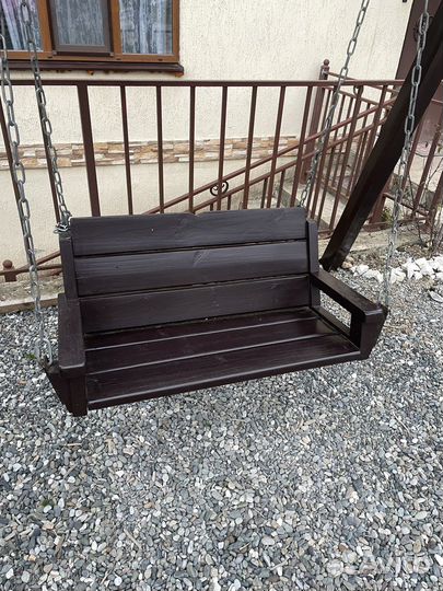Садовая уличная качеля из дерева