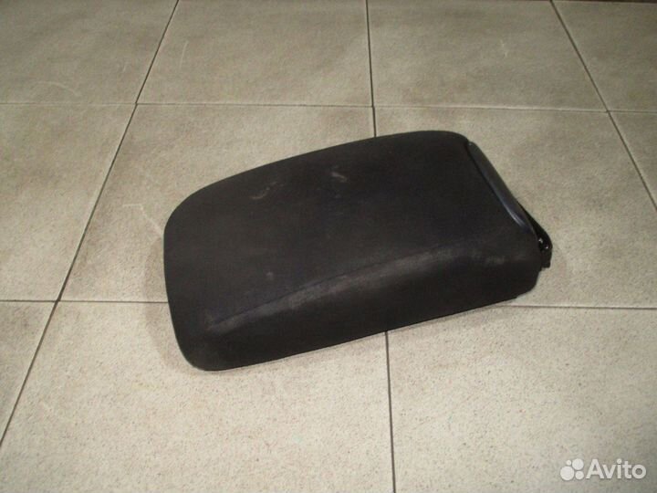 Подлокотник Peugeot 4007