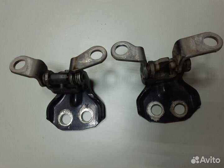 Петля двери задней левой Ford Fiesta Fusion