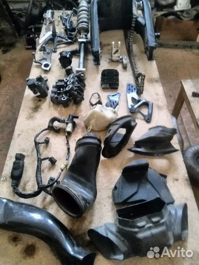 Продам з/ч на Yamaha r1 2010