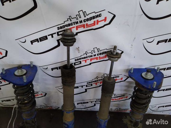 Стойка ходовки toyota prius ZVW30 ZVW35 передняя з