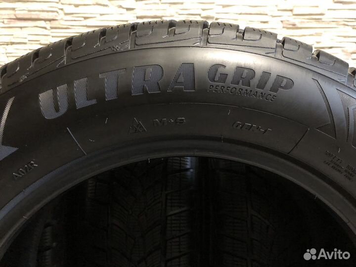 Goodyear UltraGrip Performance+ SUV 215/65 R17 99V