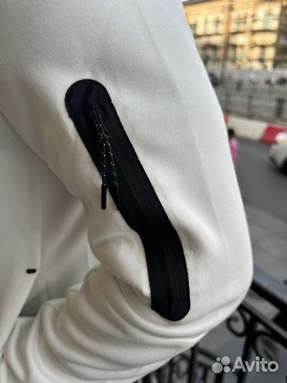 Nike tech fleece белая