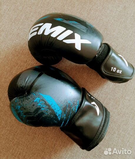Боксерские перчатки Demix 10 oz