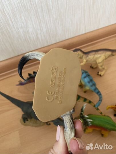 Фигурки динозавров