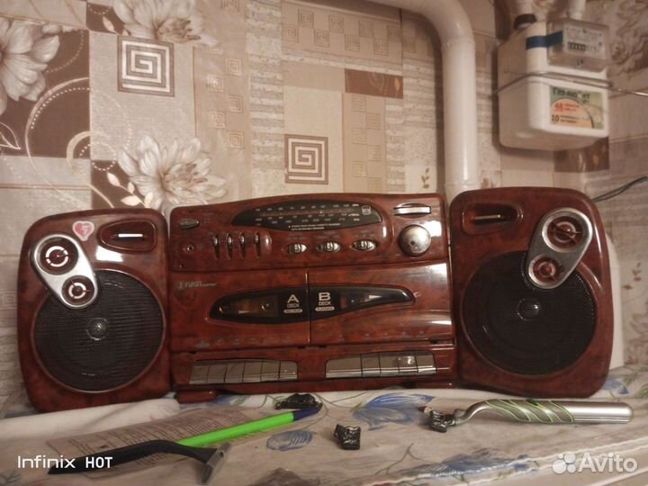 Магнитофон First