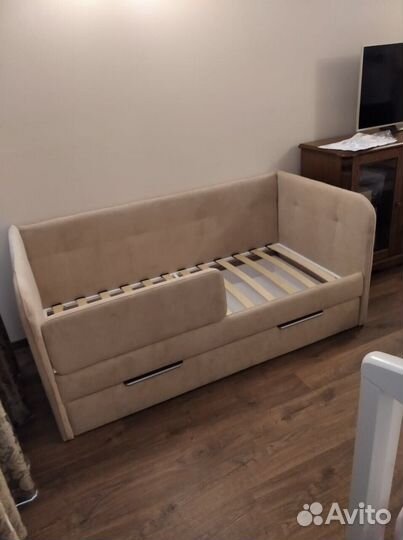 Детская кровать диван с мягкими бортиками