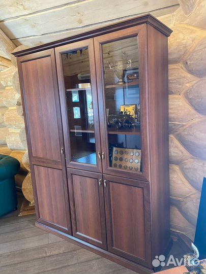 Шкаф-витрина с гардеробом