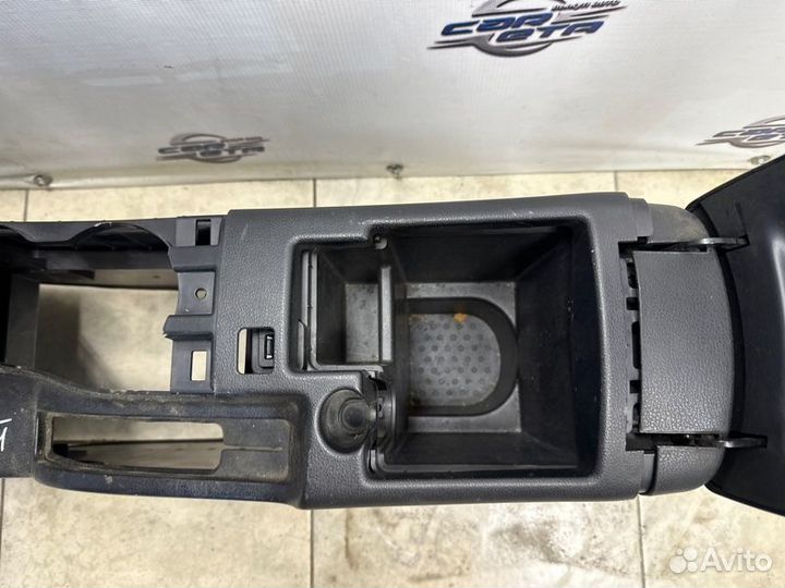 Подлокотник Nissan Qashqai MR20DE 2007