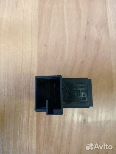 Кнопка открывания багажника Volkswagen Passat B5