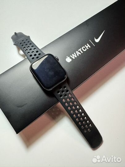 Часы apple Watch SE 44 mm nike