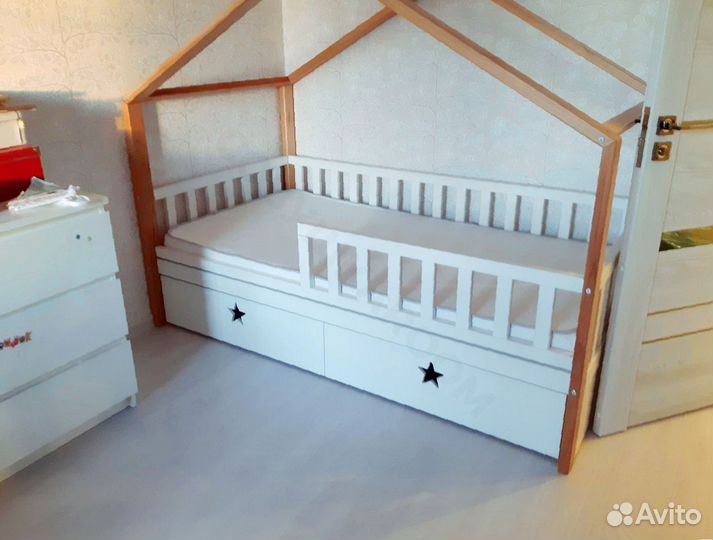 Детская кровать домик