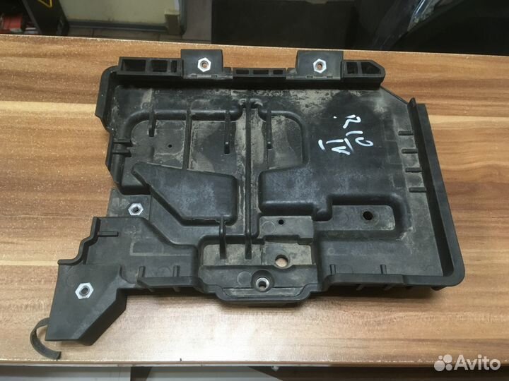 Площадка акб Kia Rio 4