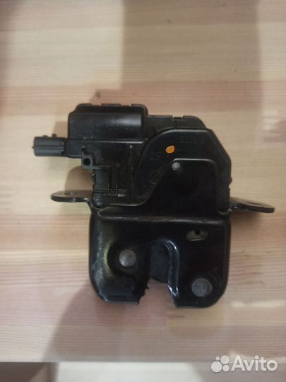 Замок крышки багажника рено каптур