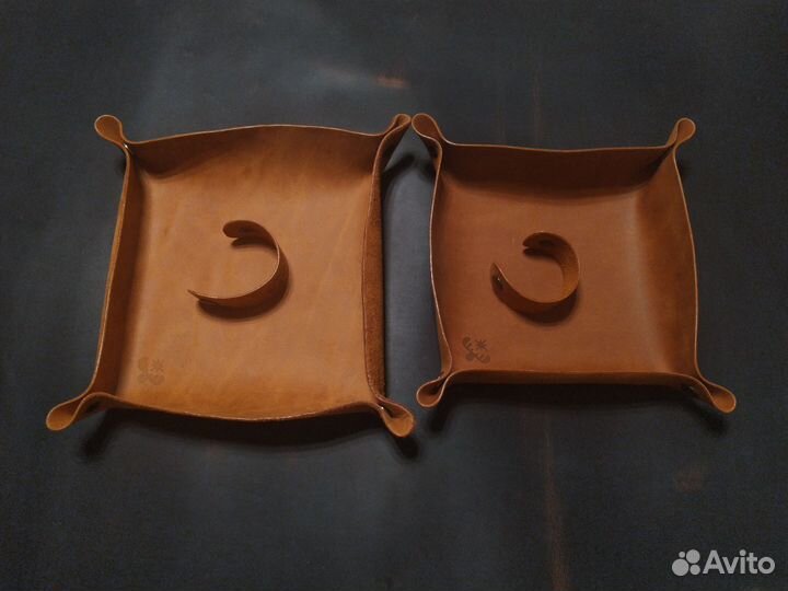 Два хэнка (кожаный коврик-лоток)