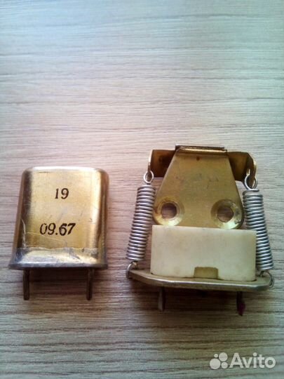Кгц 794. Кварцевый резонатор с держателем из СССР