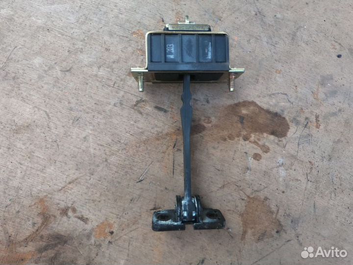 Ограничители дверей Mercedes-Benz C-Class W203