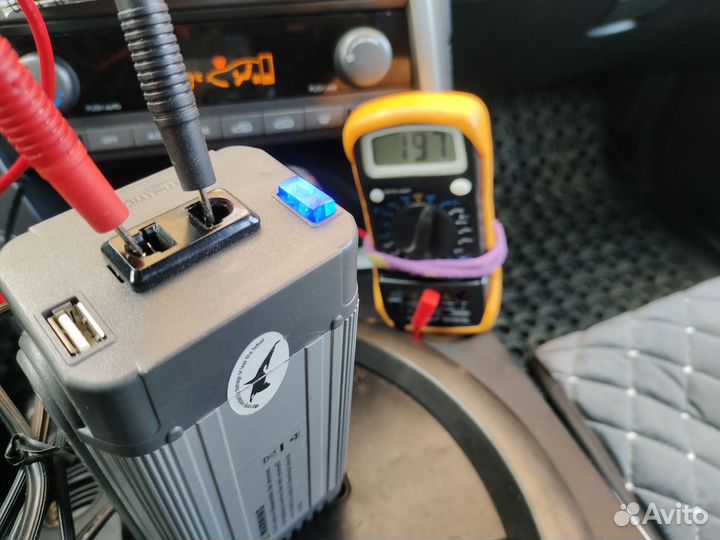 Автомобильный инвертор с 12 на 220 150W