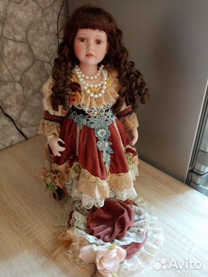 Кукла фарфоровая коллекционная