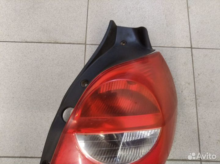 Задний правый фонарь Рено Клио 3 с 2005-2009 год