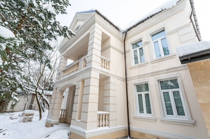 Дом 780 м² на участке 15 сот.