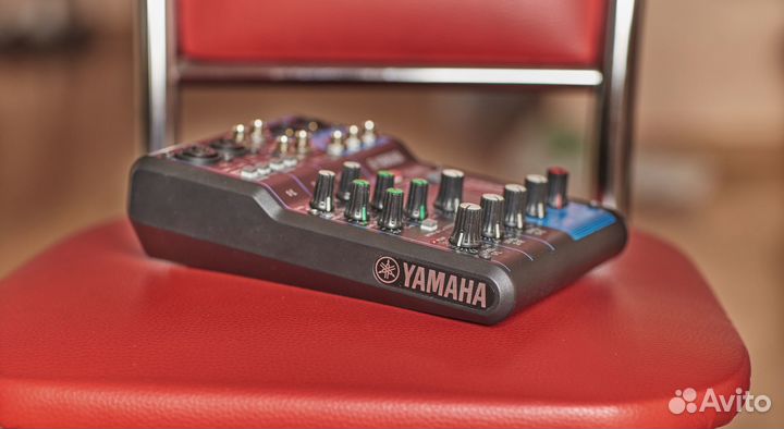 Практически новый, микшер Yamaha