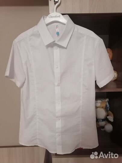 Продам белую рубашку на мальчика