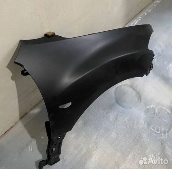 Крыло переднее правое