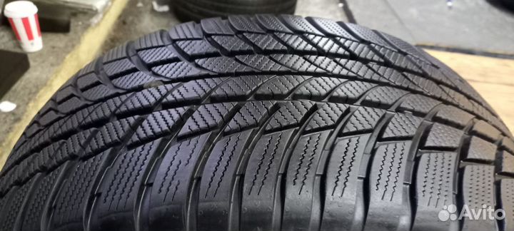 Bridgestone Blizzak LM-001 225/50 R17 98H