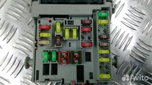 Блок предохранителей opel astra J (TEA11M101)