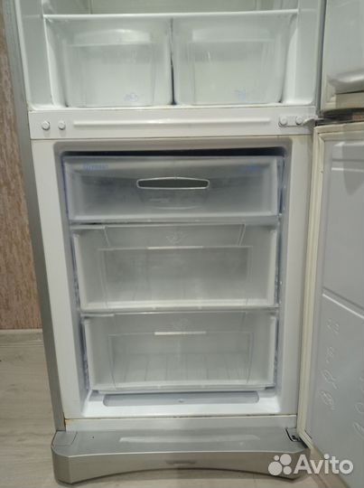 Холодильник indesit