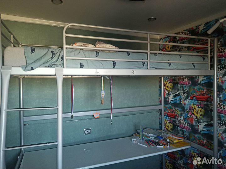 Кровать чердак со столом