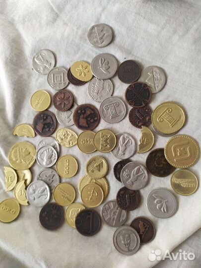 Коробка мелких игрушек киндеров и др