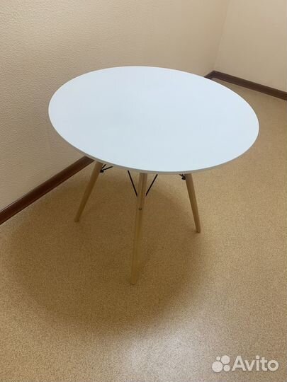 Стол кухонный круглый белый