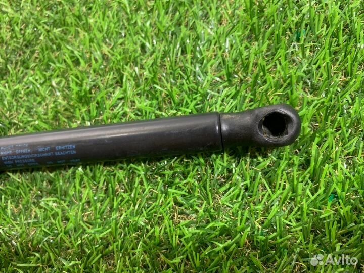 Амортизатор капота Audi A8 D3 BVJ 2009