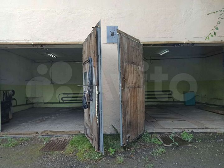 Гараж, > 30 м²