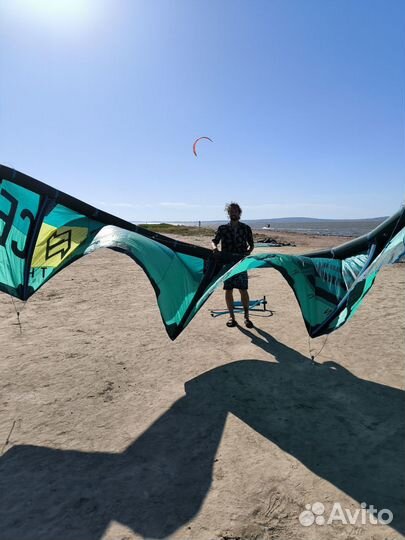 Инструктор по кайт-серфингу / кайтингу