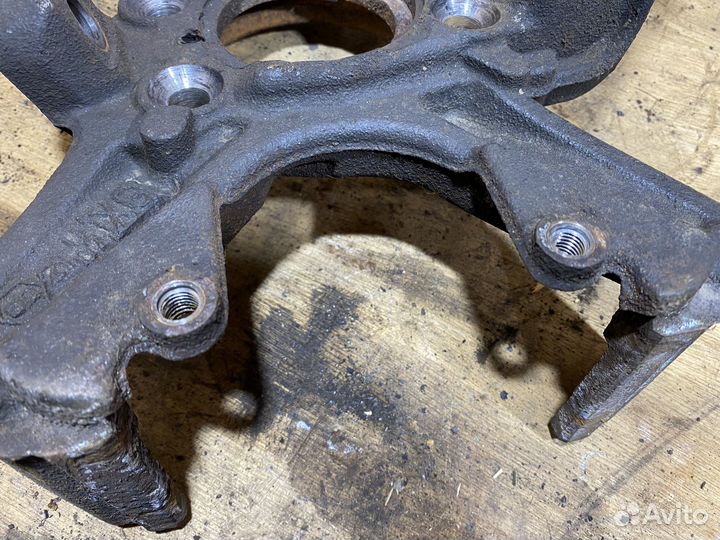 Поворотный кулак левый Skoda Octavia A5 X108