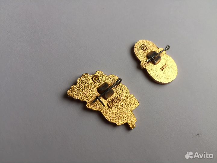 Значок 8 марта