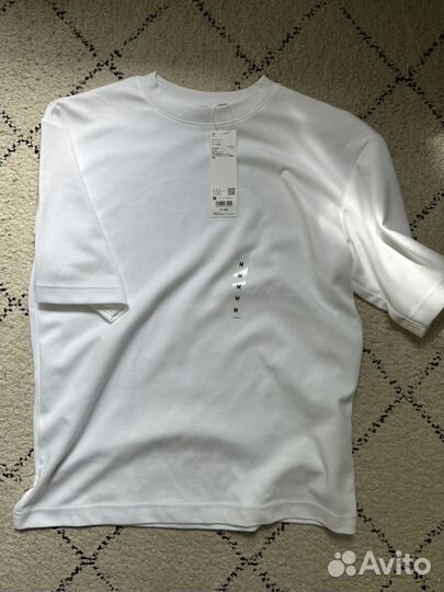 Белая футболка uniqlo m